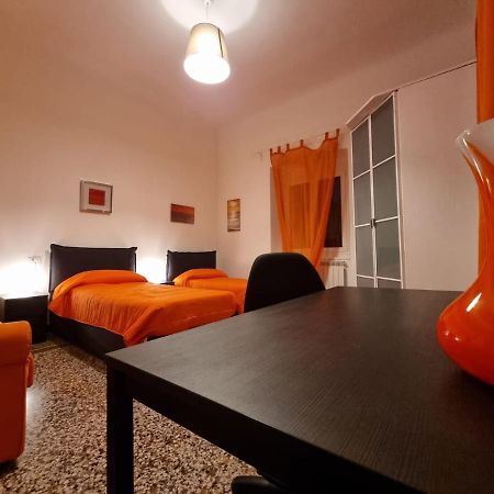 Wow Home 2 - 175 Mq - Posteggio Privato - Davanti Porto Traghetti - Fino A 10 Posti Letto - Balcone Genova Eksteriør billede