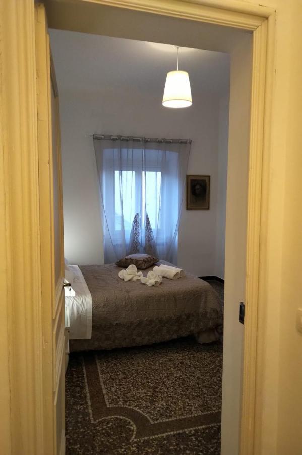Wow Home 2 - 175 Mq - Posteggio Privato - Davanti Porto Traghetti - Fino A 10 Posti Letto - Balcone Genova Eksteriør billede