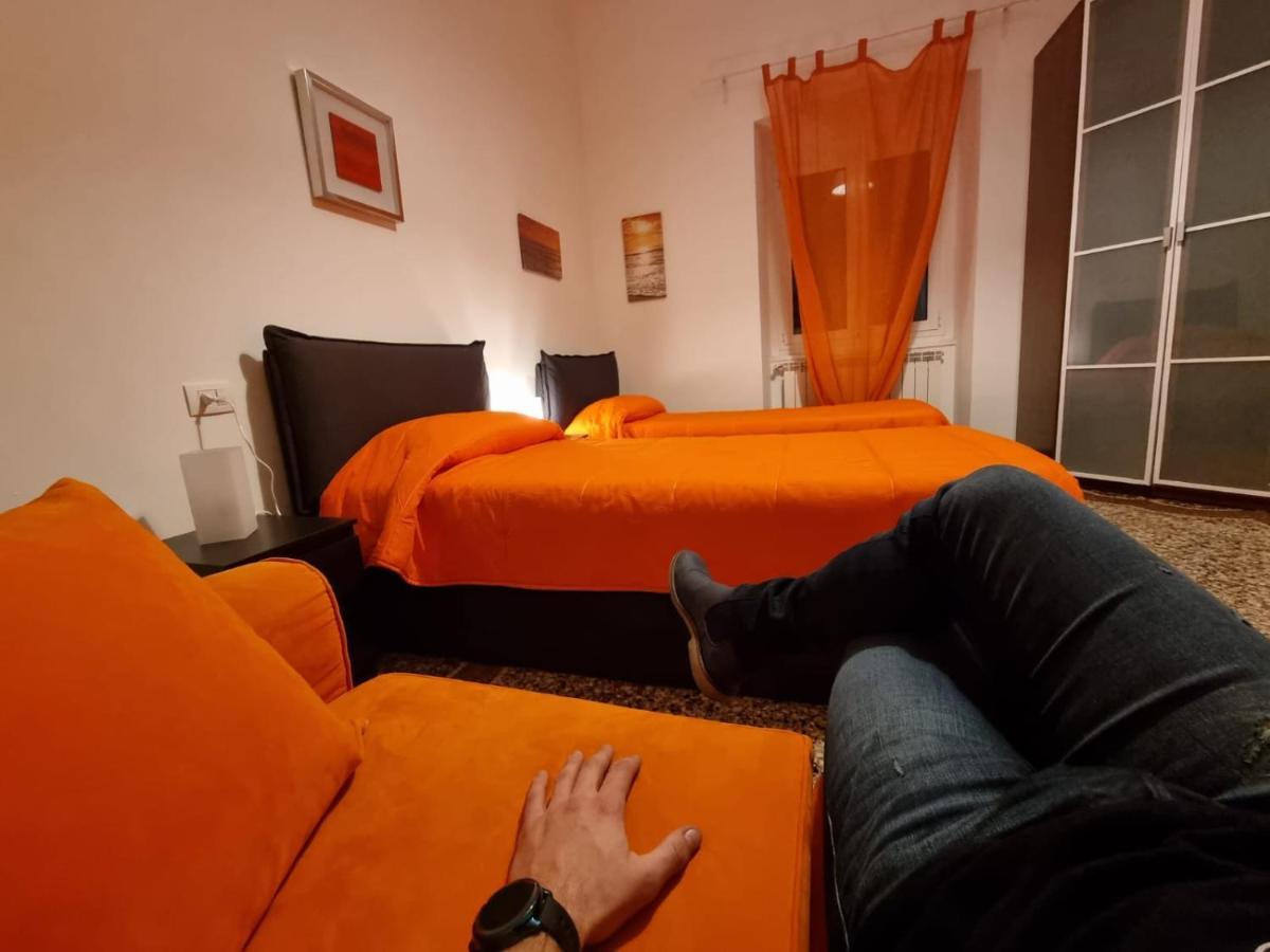 Wow Home 2 - 175 Mq - Posteggio Privato - Davanti Porto Traghetti - Fino A 10 Posti Letto - Balcone Genova Eksteriør billede