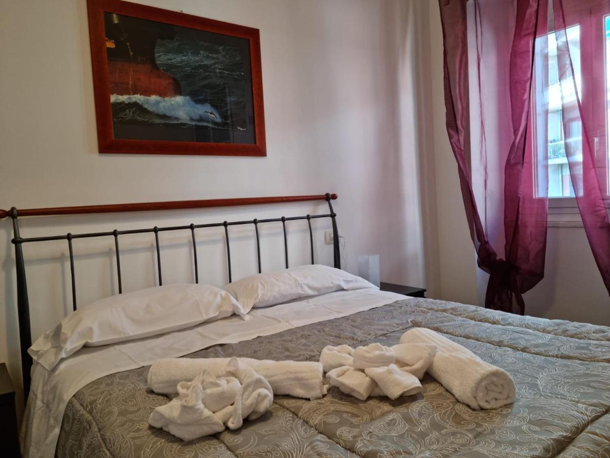 Wow Home 2 - 175 Mq - Posteggio Privato - Davanti Porto Traghetti - Fino A 10 Posti Letto - Balcone Genova Eksteriør billede