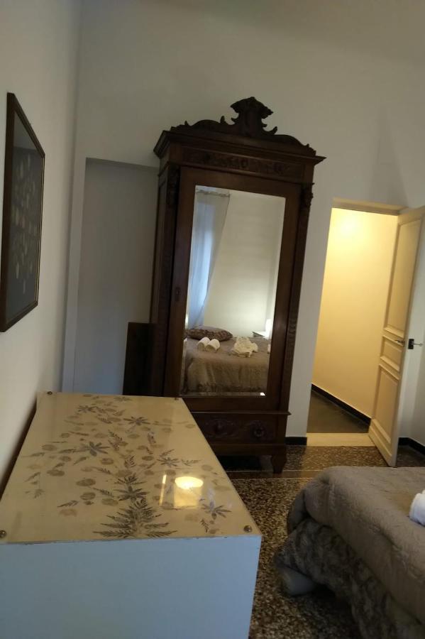 Wow Home 2 - 175 Mq - Posteggio Privato - Davanti Porto Traghetti - Fino A 10 Posti Letto - Balcone Genova Eksteriør billede