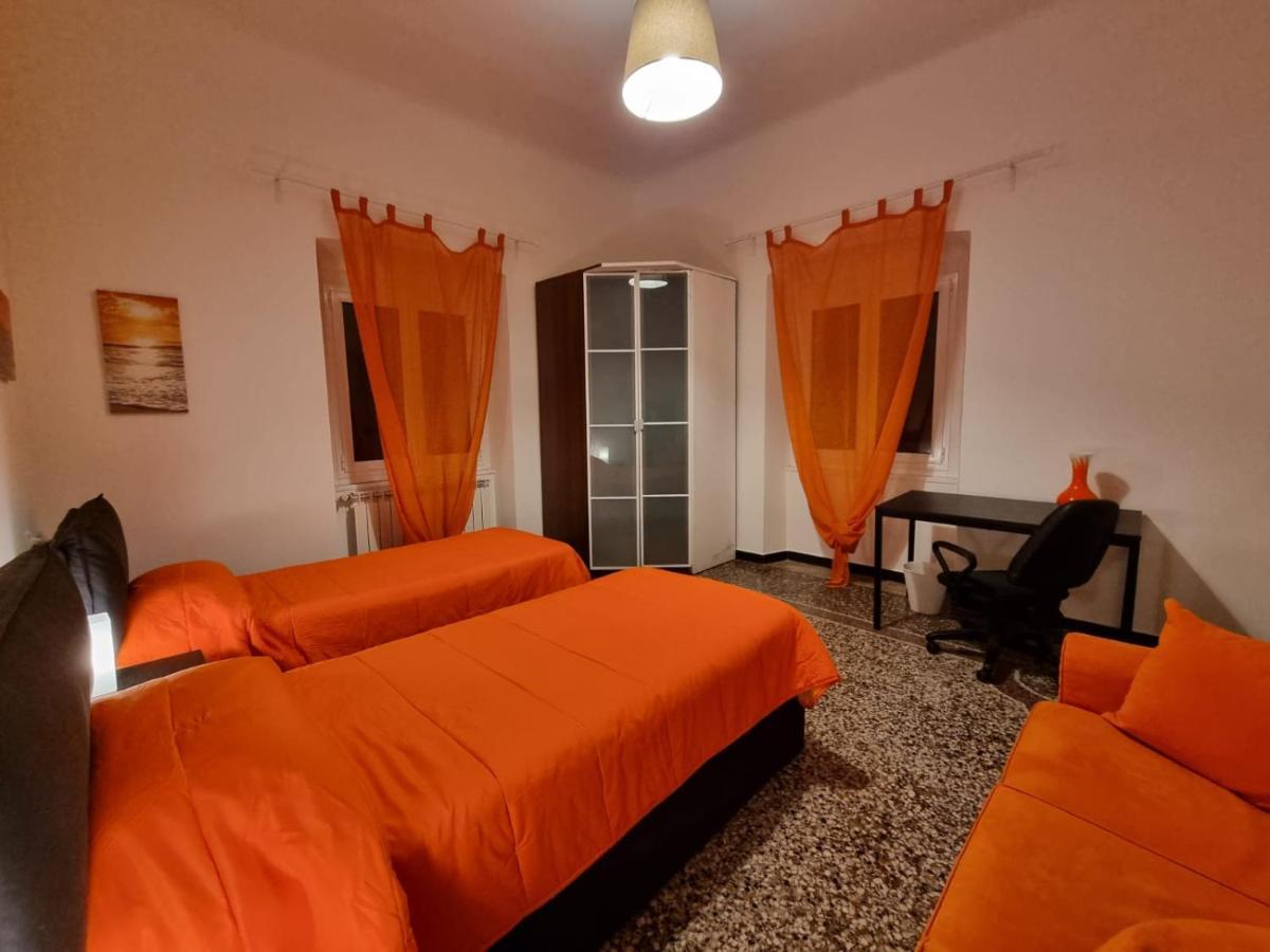 Wow Home 2 - 175 Mq - Posteggio Privato - Davanti Porto Traghetti - Fino A 10 Posti Letto - Balcone Genova Eksteriør billede