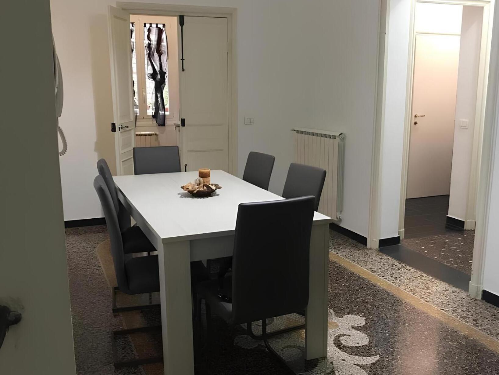 Wow Home 2 - 175 Mq - Posteggio Privato - Davanti Porto Traghetti - Fino A 10 Posti Letto - Balcone Genova Eksteriør billede