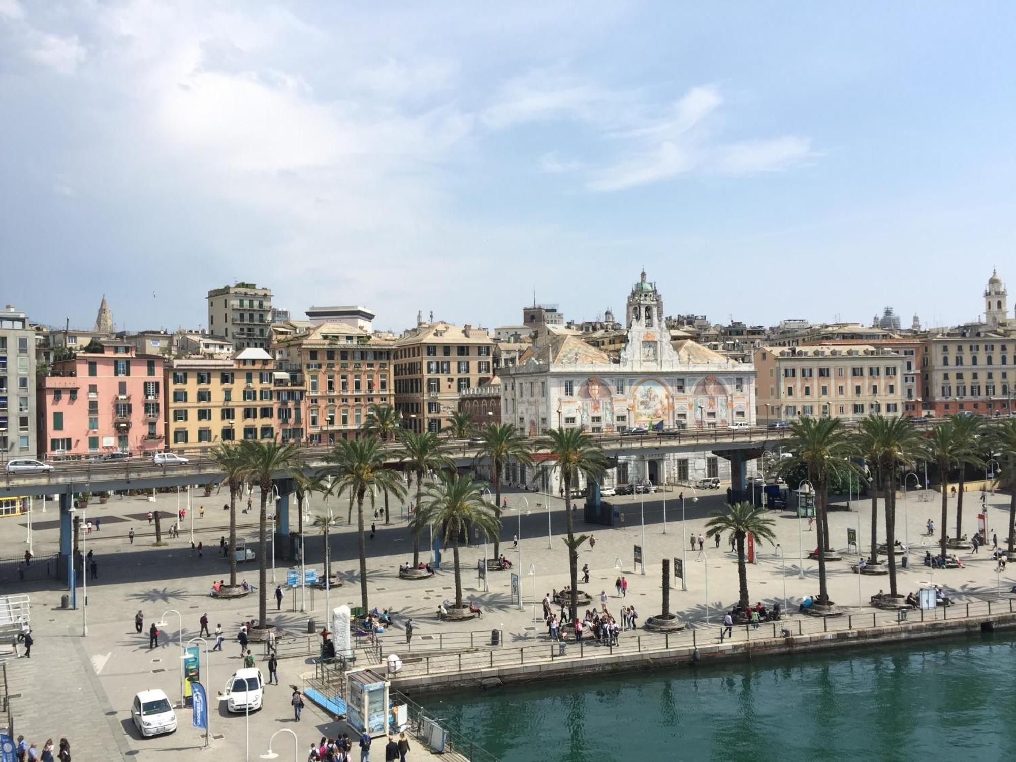 Wow Home 2 - 175 Mq - Posteggio Privato - Davanti Porto Traghetti - Fino A 10 Posti Letto - Balcone Genova Eksteriør billede